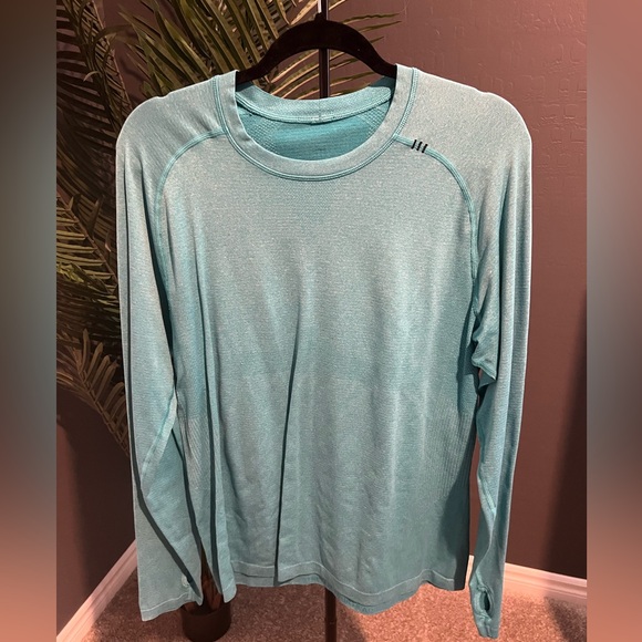Lululemon- Men's “License to Train” Long-Sleeve Shirt: - Picture 1 of 3